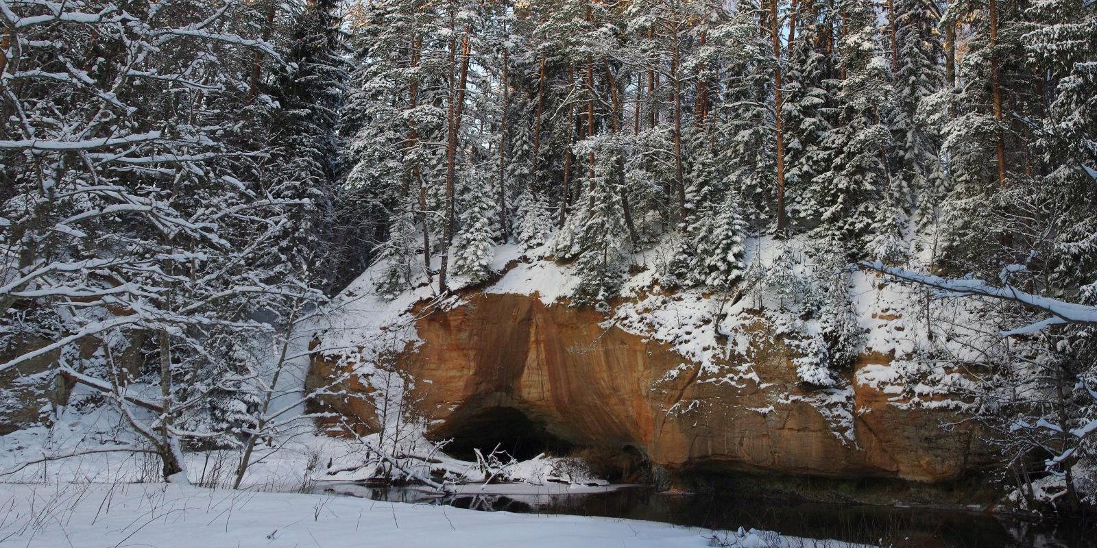 Sõjatare walls and Uku Cave