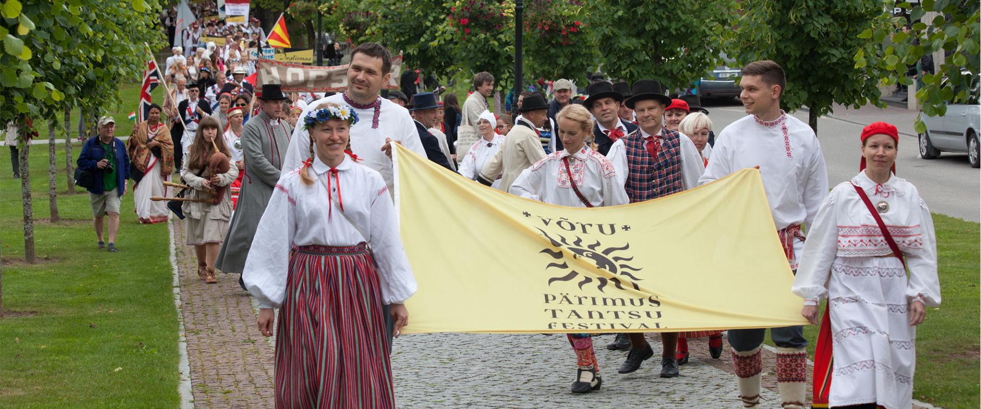 Vuodesta 1995 on heinäkuussa Võrumaalle kokoontuneet sadat tanssijat, soittajat ja laulajat sekä Virosta että muualta ja tarjoavat ainutlaatuisen mahd