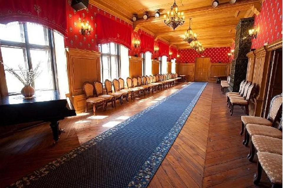 Festive seminar rooms of Alatskivi Castle with beautiful chandeliers and stylish chairs