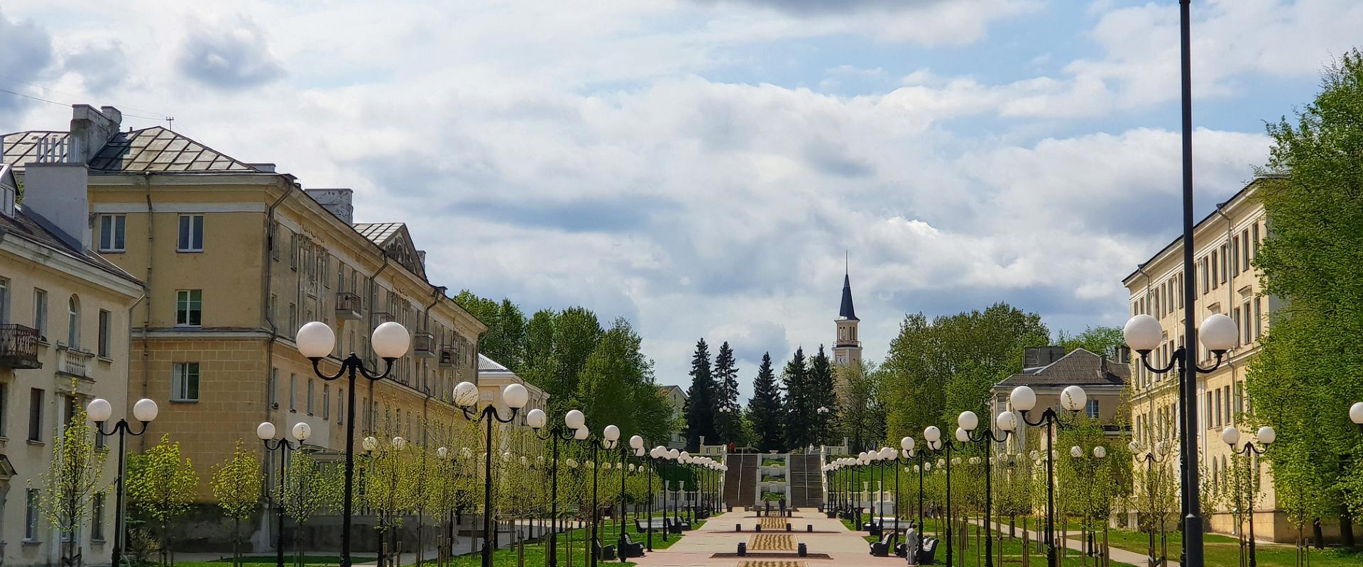 Sillamäen Mere puiestee -katu ja rantapromenadi