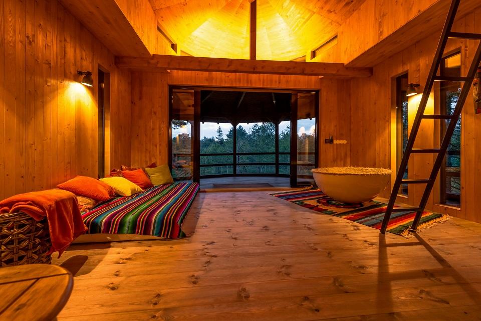 Ambiente im Holzhaus Treehouse Estonia Sambliku