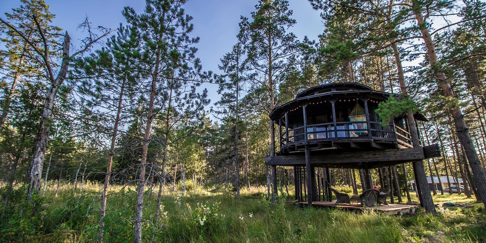 Erlebnisunterbringung im Holzhaus Treehouse Estonia Sambliku