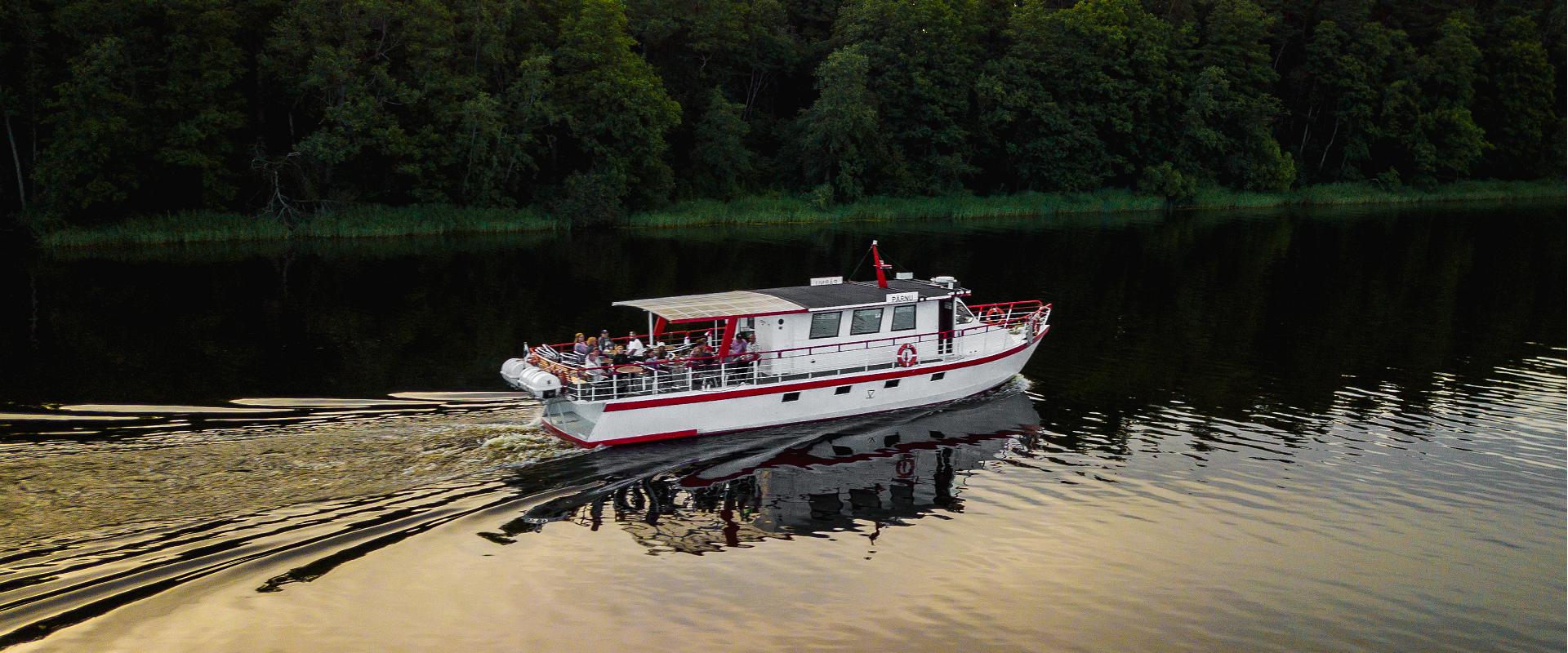 "Pärnu Cruises" izbraucieni ar laivu pa Pērnavas upi un līci