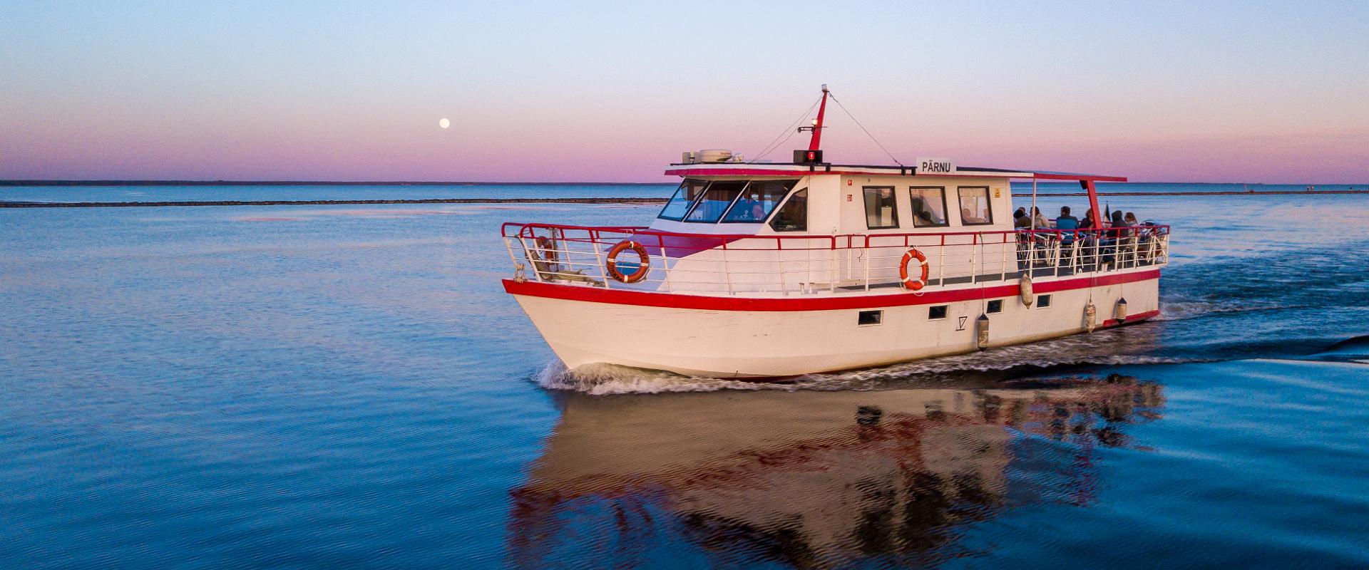 Bootsfahrten mit Pärnu Cruises auf dem Fluss Pärnu und in der Pärnuer Bucht