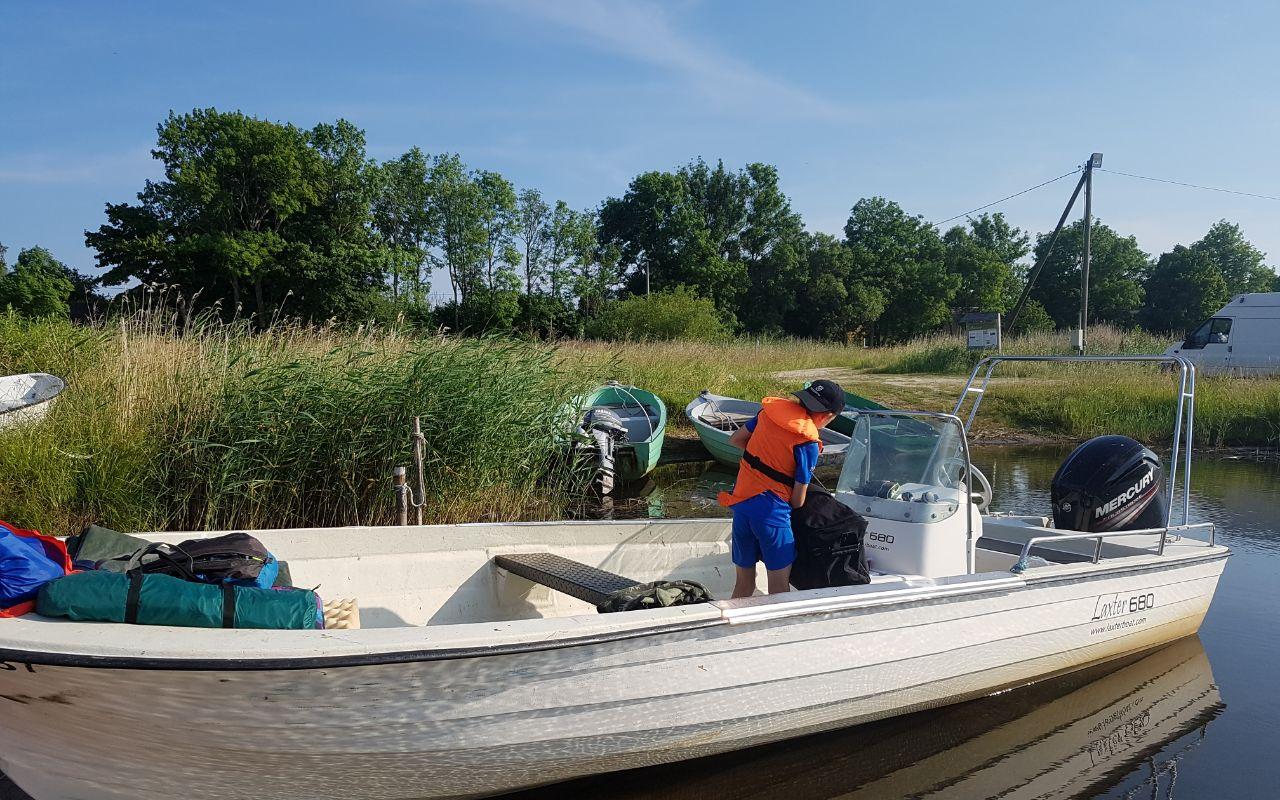 From Kihnu to Munalaid and back on a speedboat