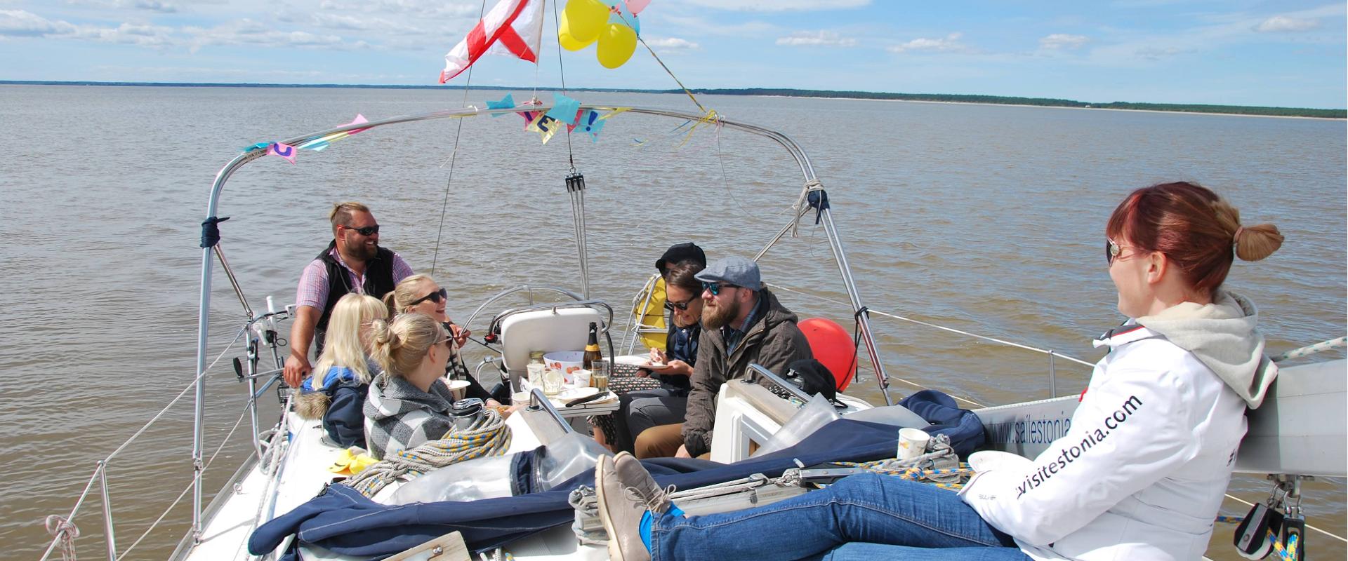 Seikle Vabaks sailing around Pärnu Bay