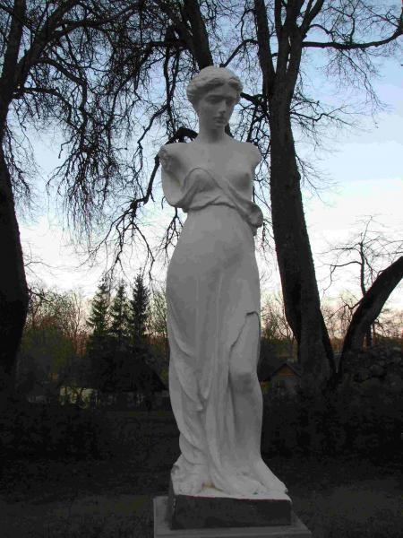 Sculpture of Venus in the park of Luke Manor