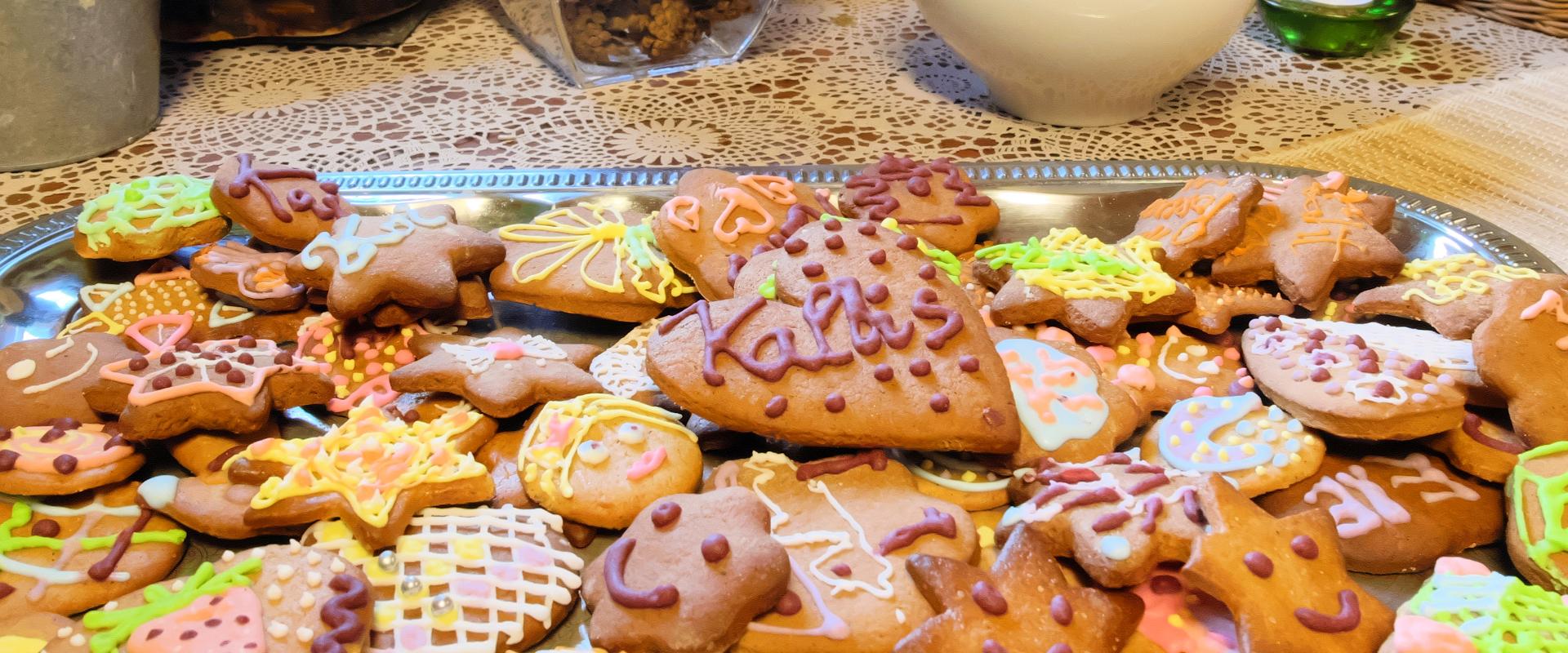 Workshop for decorating gingerbread/cookies and making Kalju-Lava chocolate