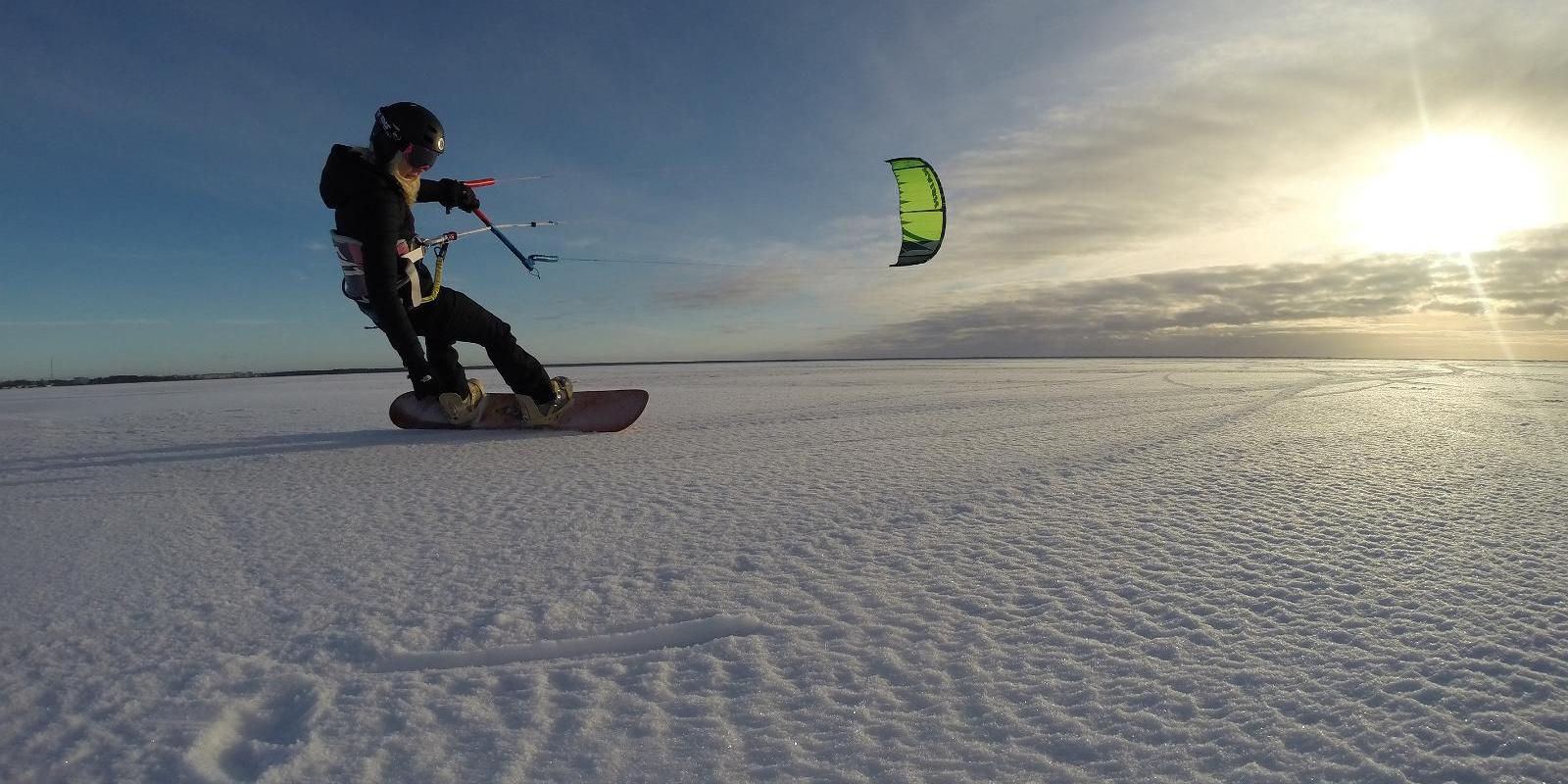 Pärnu Surf Center – Schulung zum winterlichen Kitesurfen am Strand von Pärnu und andernorts in Estla