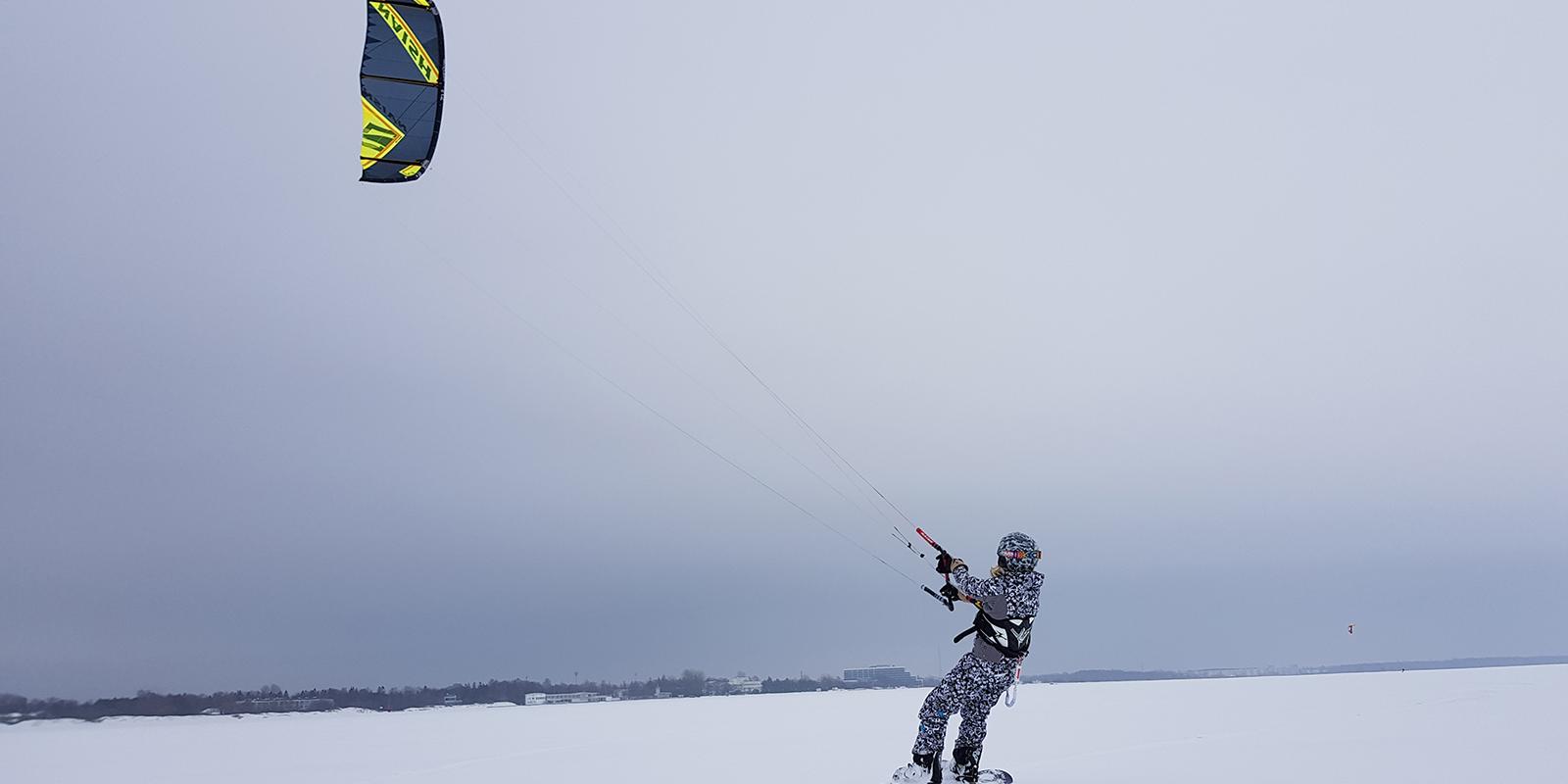 Pärnu Surf Center - talvinen leijalautailukoulutus Pärnun rannassa ja muualla Virossa