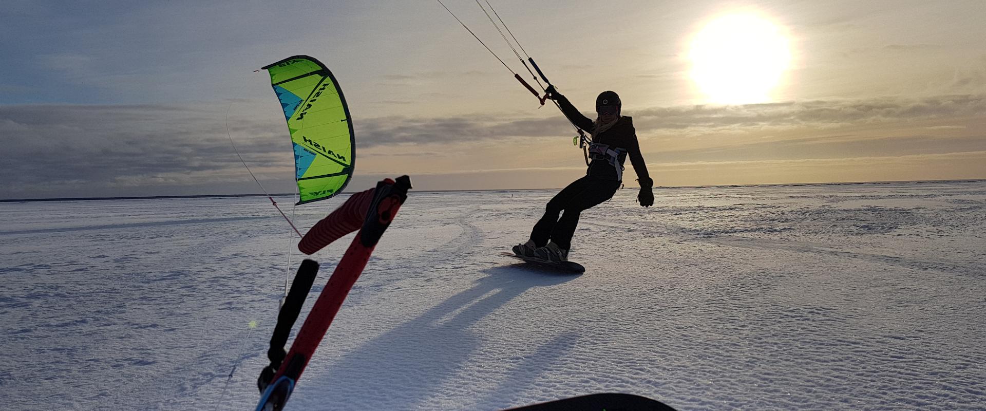 Pērnavas Surf Center - ziemas kaitborda apmācība Pērnavas pludmalē un citur Igaunijā