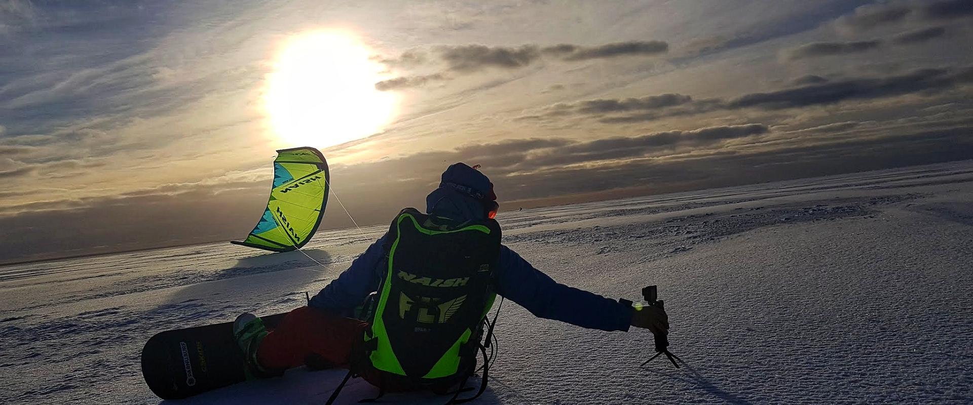 Pärnu Surf Center – Schulung zum winterlichen Kitesurfen am Strand von Pärnu und andernorts in Estland