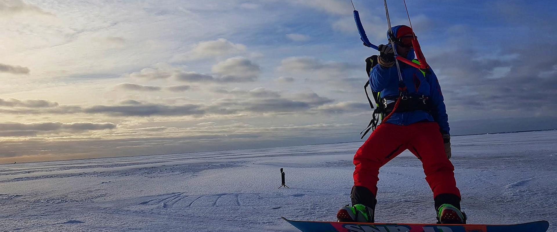 Pärnu Surf Center - talvinen leijalautailukoulutus Pärnun rannassa ja muualla Virossa