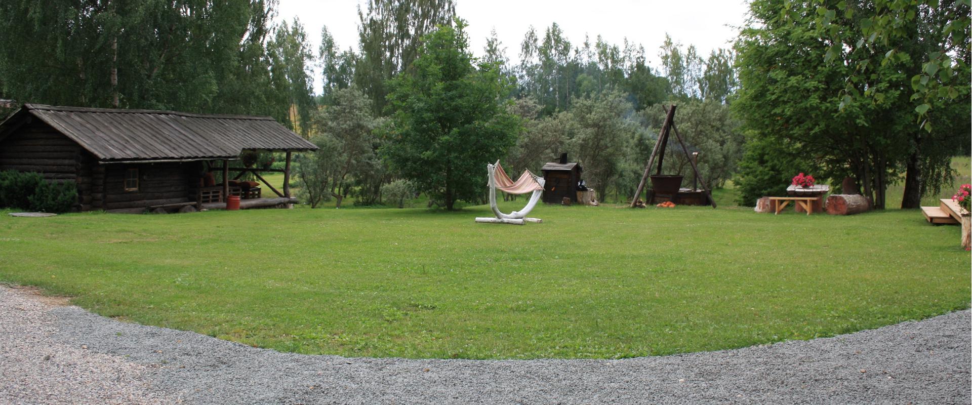 Pedaja Holiday House smoke sauna, hot tub, and car sauna