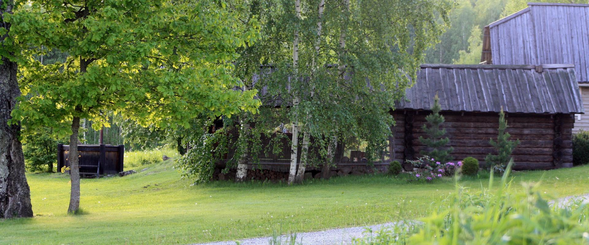 Pedaja Holiday House smoke sauna, hot tub, and car sauna