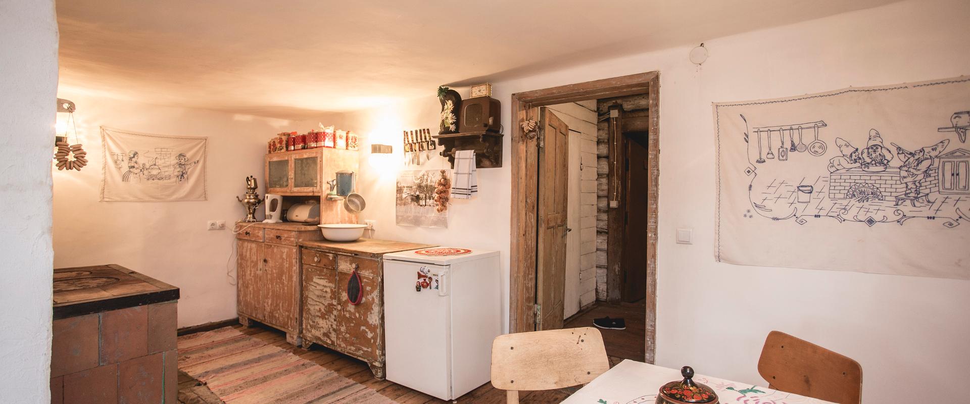 Accommodation in a traditional hut in an Old Believers' village in Peipsiääre Rural Municipality