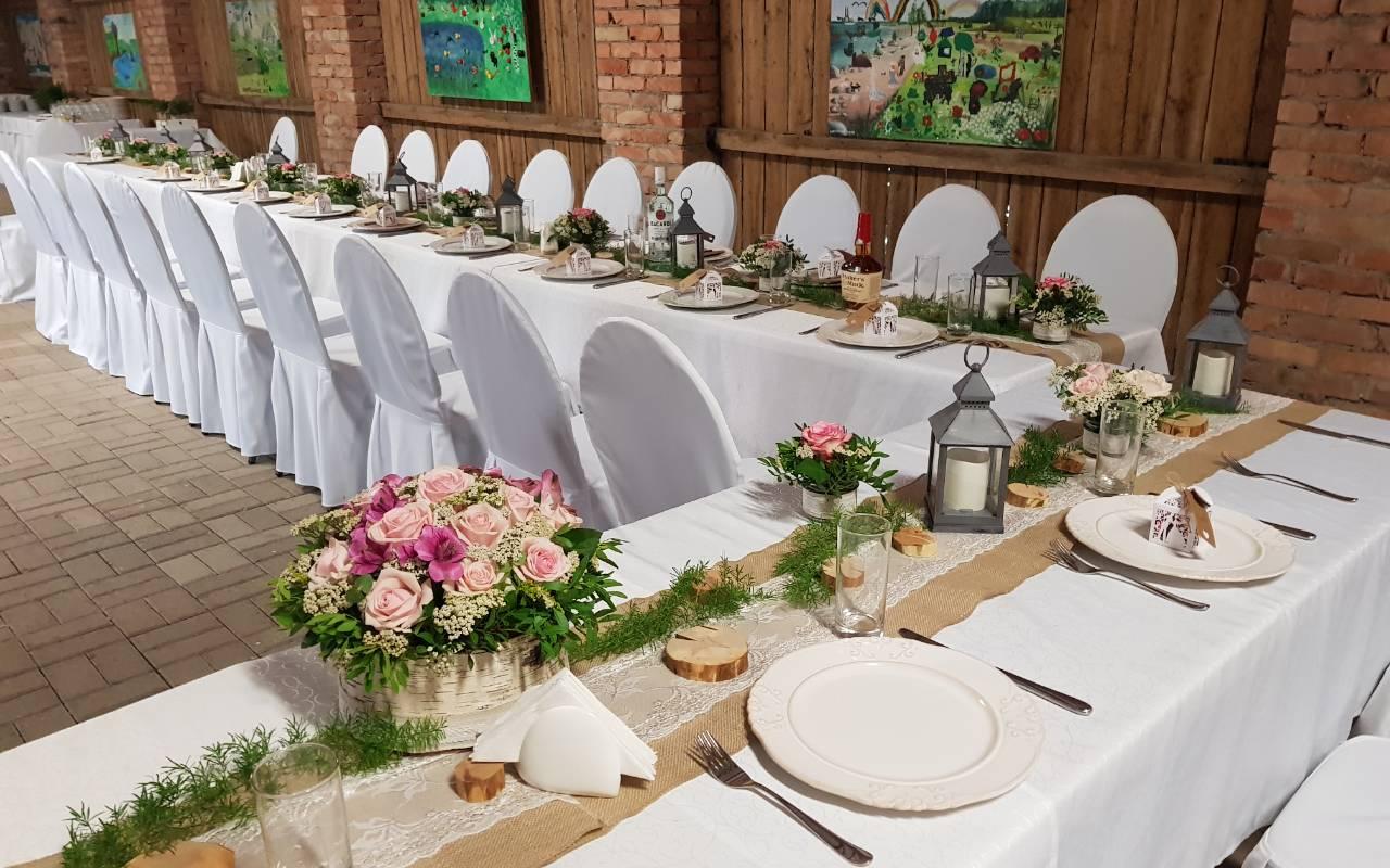 Luke Manor and Manor Park, festive wedding table