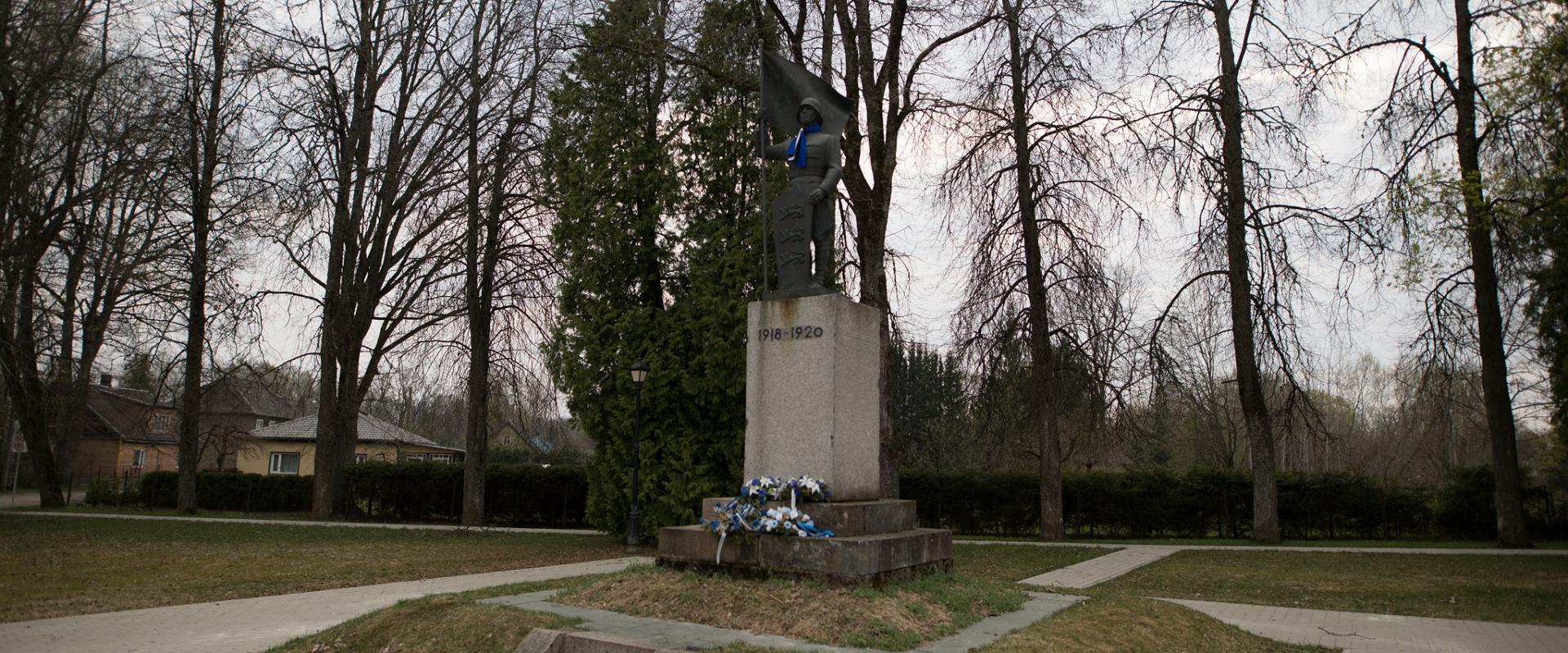 Vabadussõjas langenute mälestussammas Tarvastus