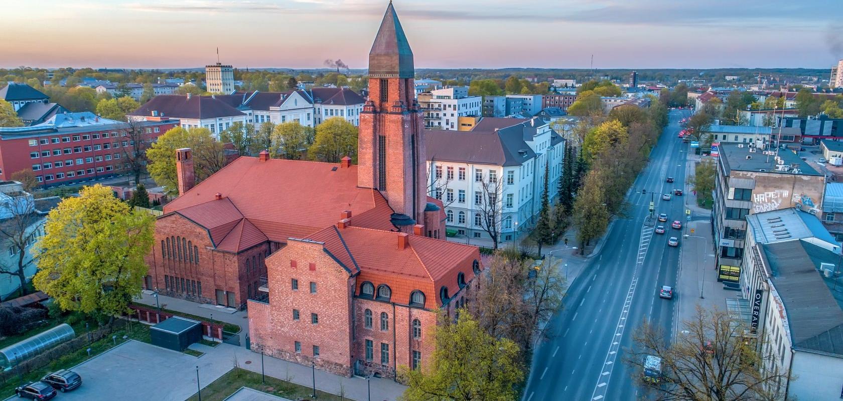 Kirchturm der Pauluskirche in Tartu