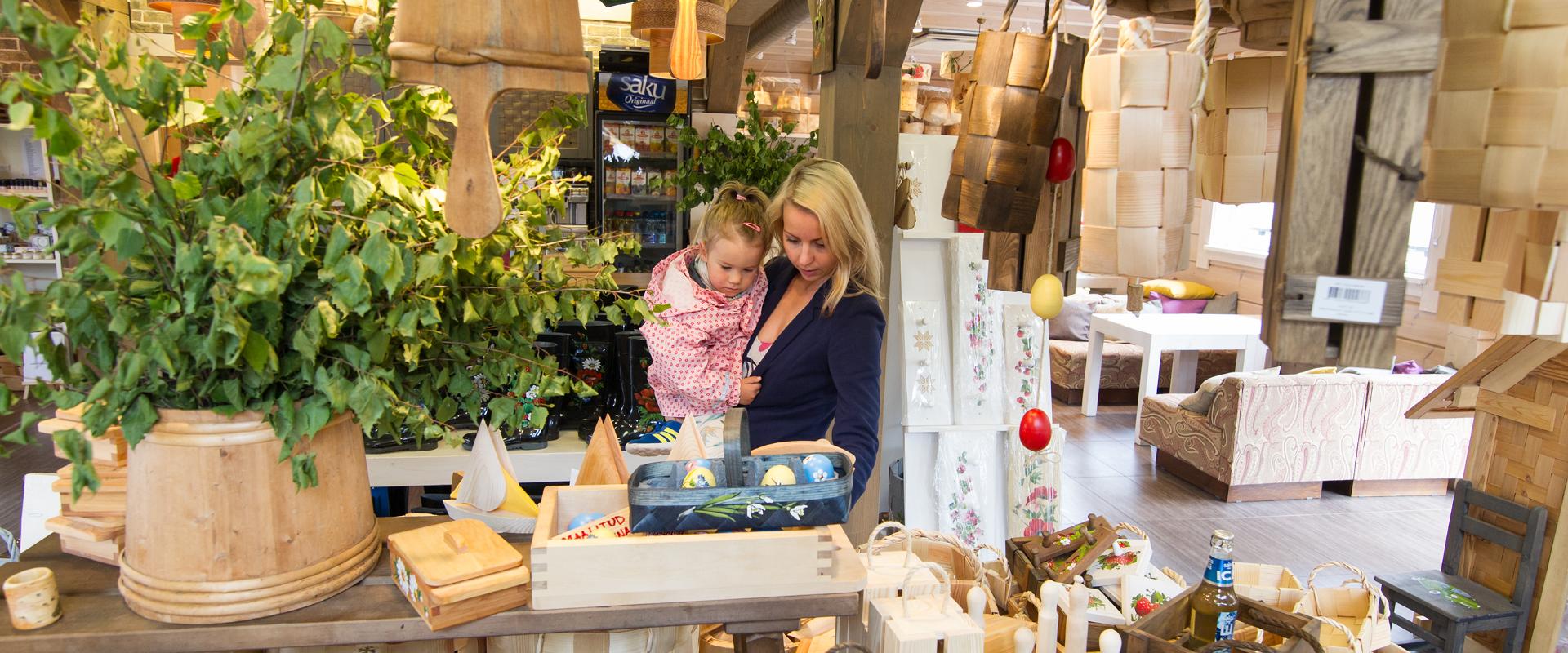 Jaanilaat toimub taas Avinurme alevikus. Eesti üks suurimaid maalaatasid, kus põhirõhk on puidu käsitööl. Müügil korvid, puidust aiamööbel, saunakibud