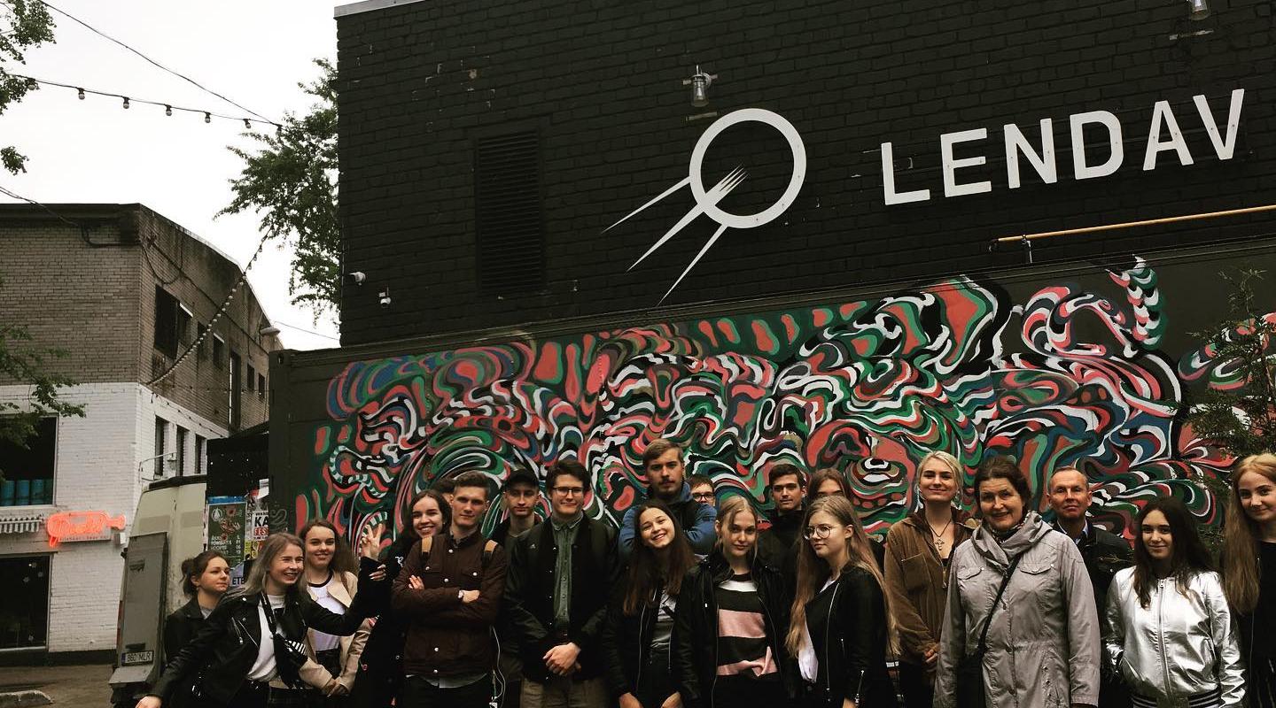 Street art tour in Telliskivi Creative City