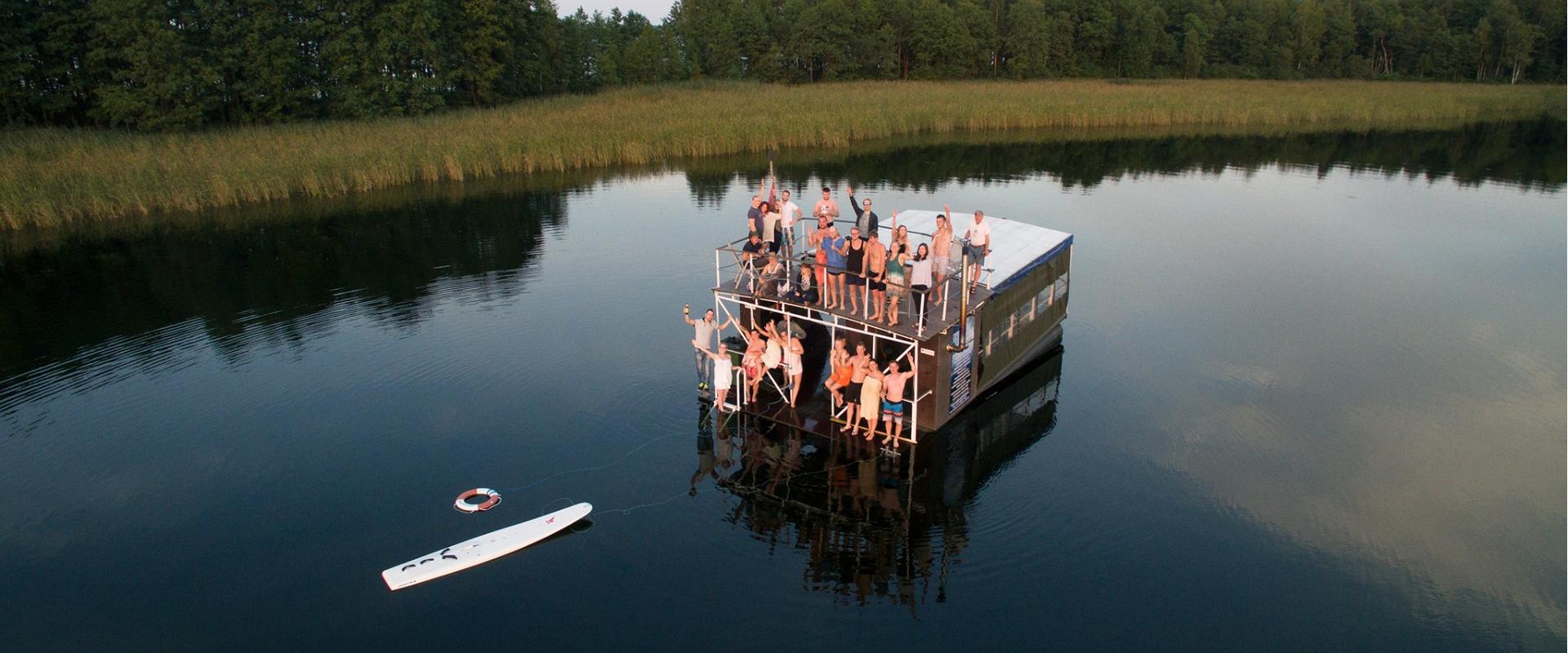 Lake Saadjärv Yacht Club: raft sauna, boat, and canoe rental