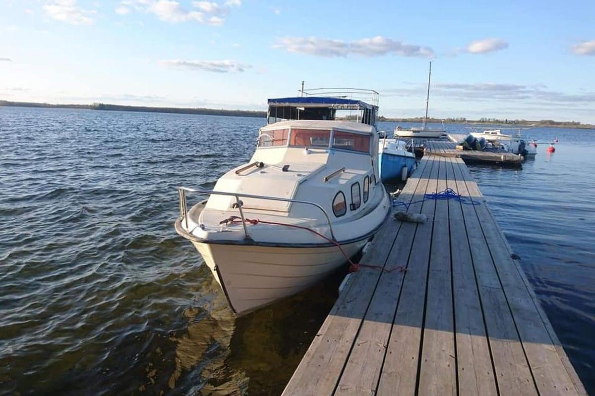 Lake Saadjärv Yacht Club: raft sauna, boat, and canoe rental