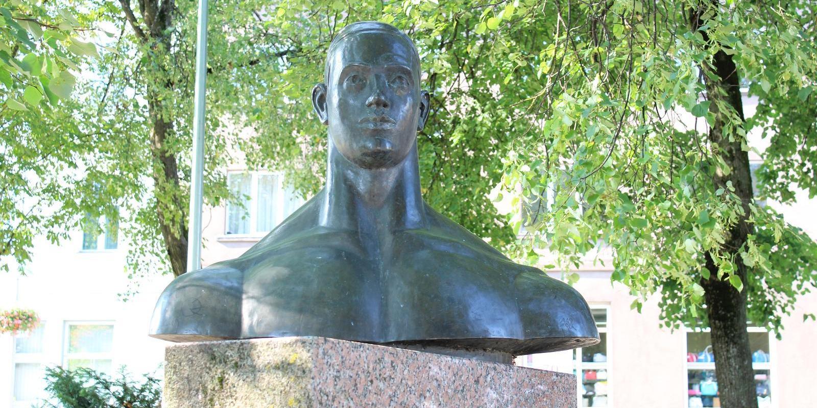 Monument to Alfred Neuland