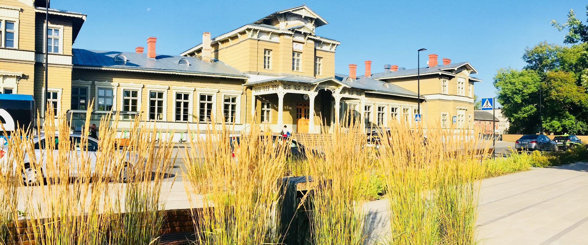 Bahnhof von Tartu an einem sonnigen Tag