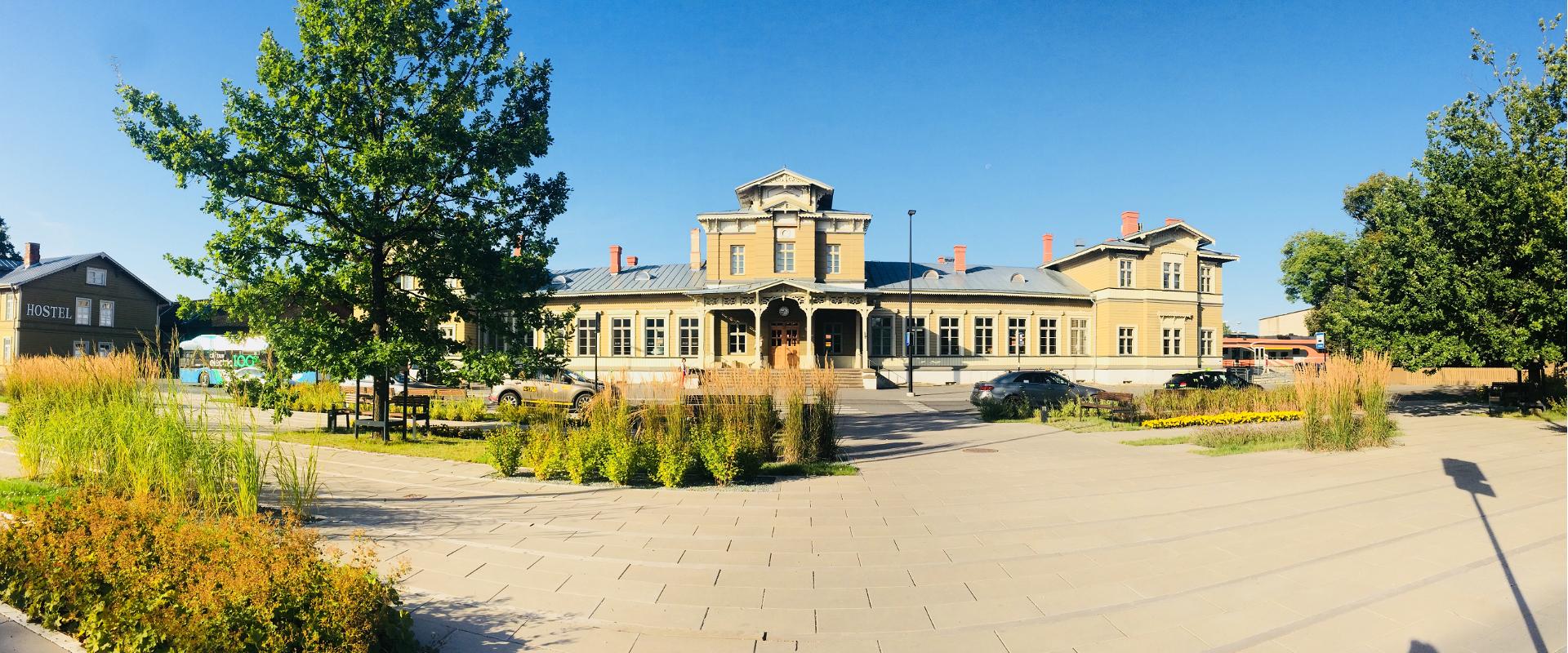 Der Bahnhof von Tartu an einem sonnigen Tag