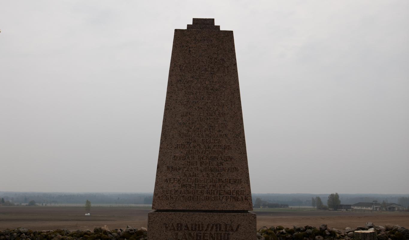 Vabadussõjas langenute mälestussammas Viljandimaal Kõpus