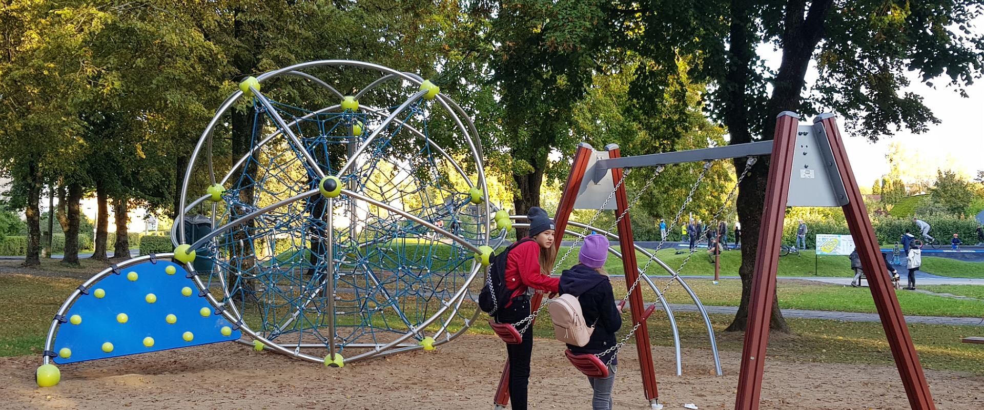 Just a few minutes' walk from the centre of Viljandi, this children's park allows the youngest members of your family to have fun in the sandbox and o