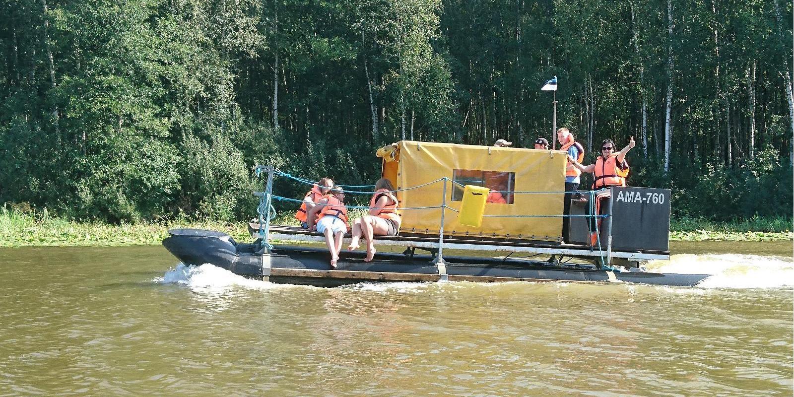 Floßabenteuer für Schüler auf dem Fluss Emajõgi (dt. Embach)
