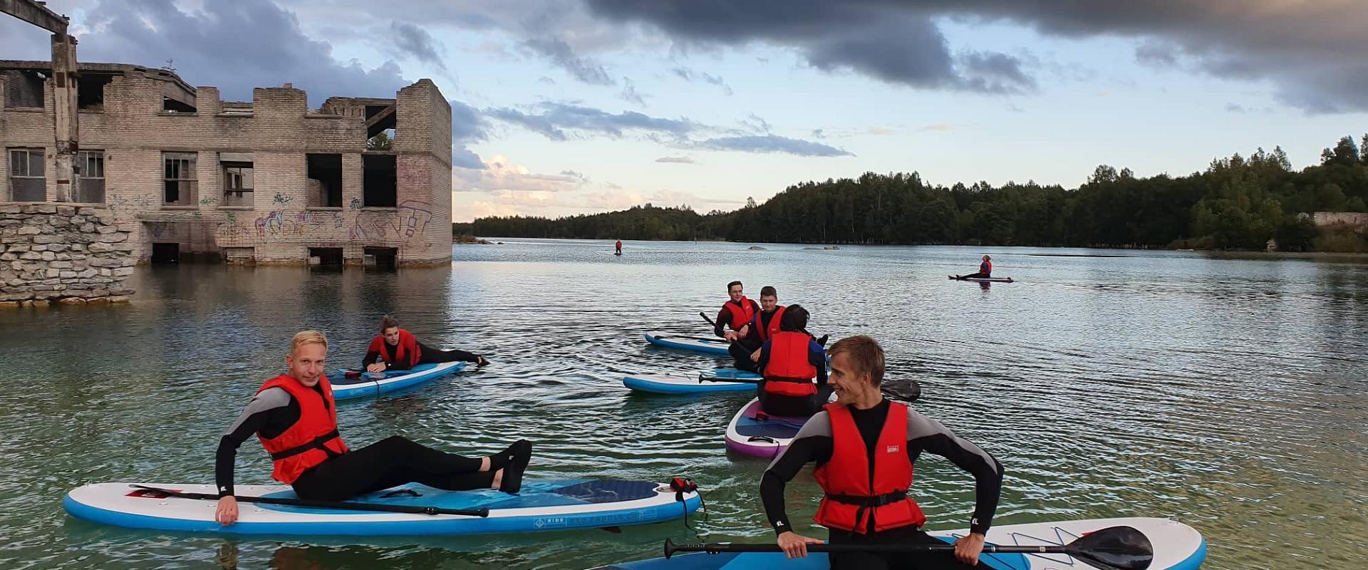 Izbrauciens ar kanoe laivām, plostu un gumijas laivām (raftings) Rummu karjerā