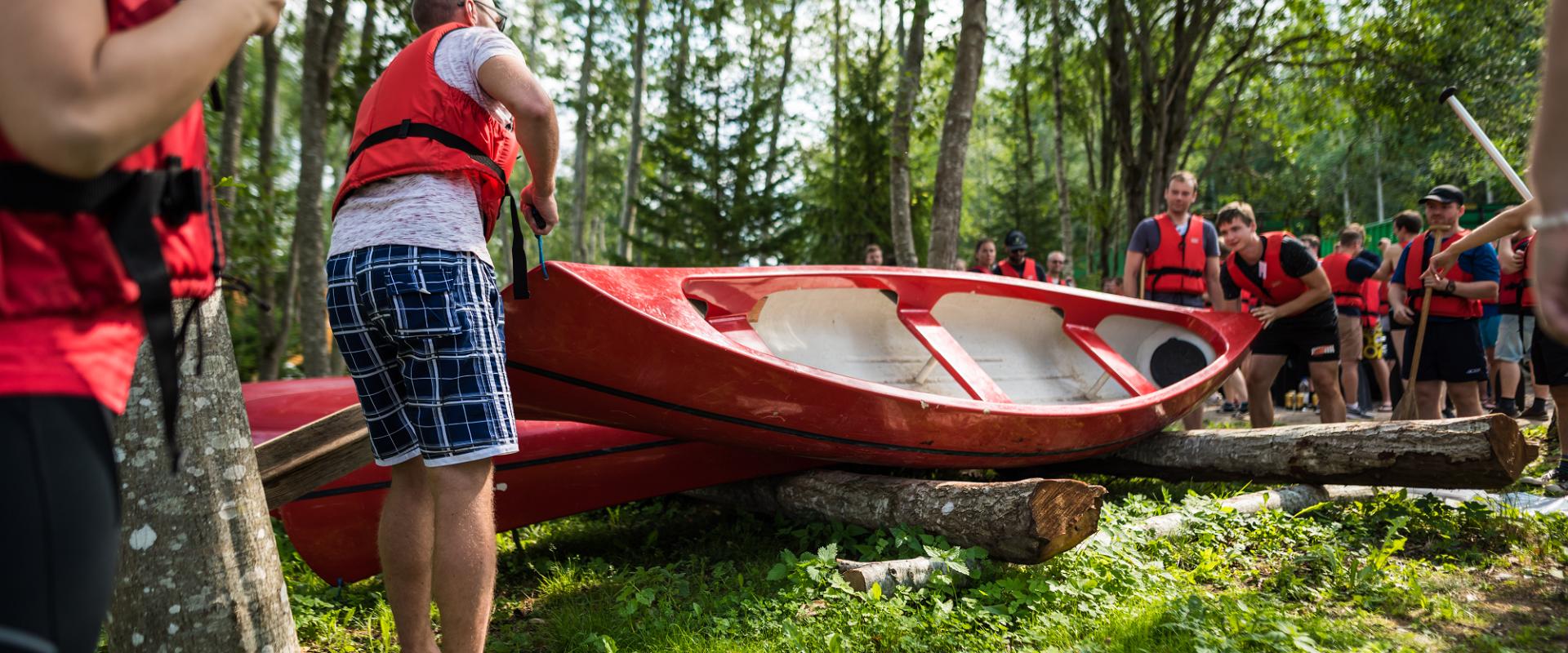 Izbrauciens ar kanoe laivām, plostu un gumijas laivām (raftings) Rummu karjerā