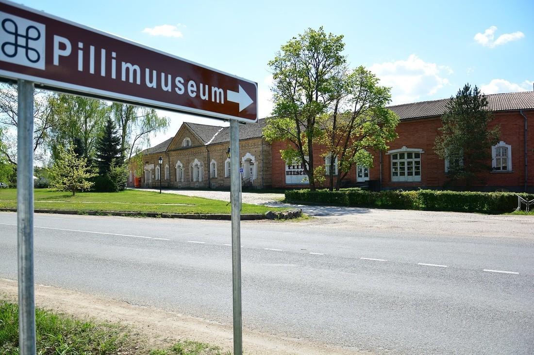 Musical Instruments Museum, signpost