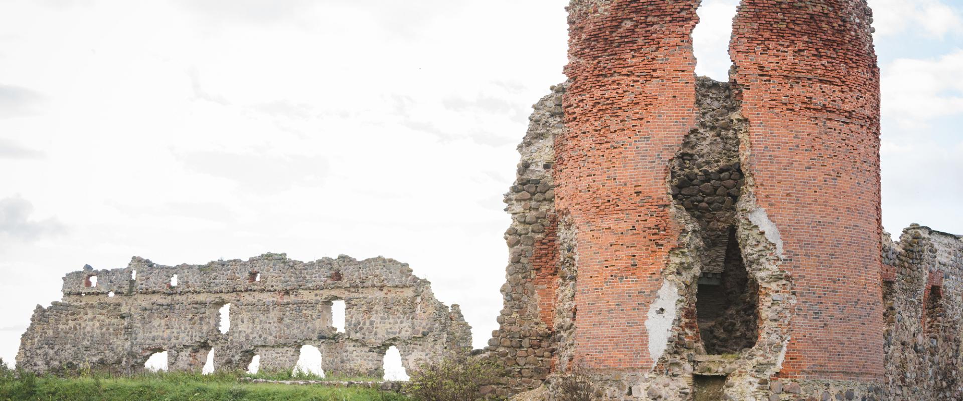 Laiuse fortress ruins