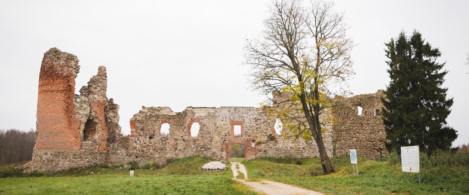 Laiuse fortress ruins