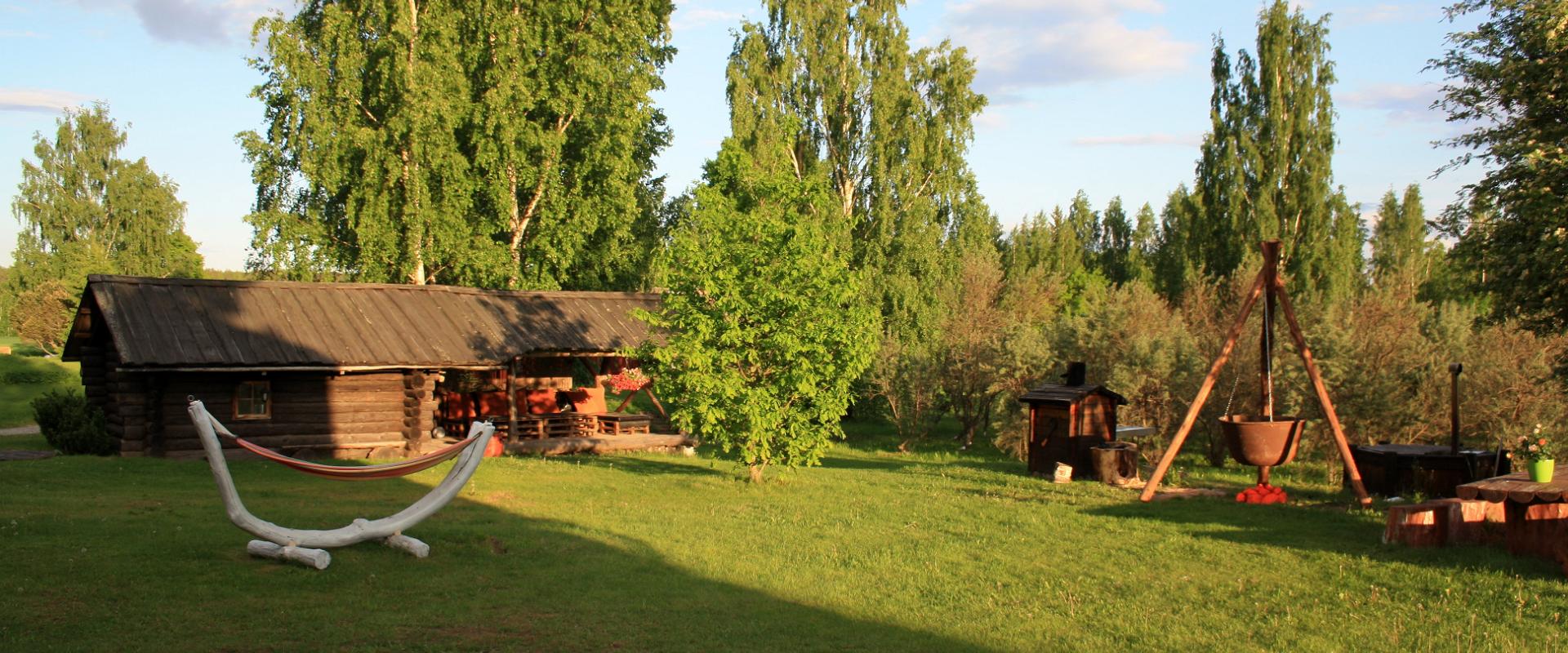 Pedaja Holiday House smoke sauna, hot tub, and car sauna