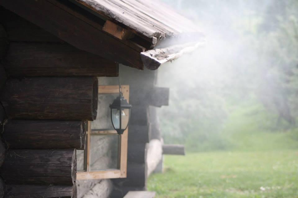 Pedaja Holiday House smoke sauna, hot tub, and car sauna