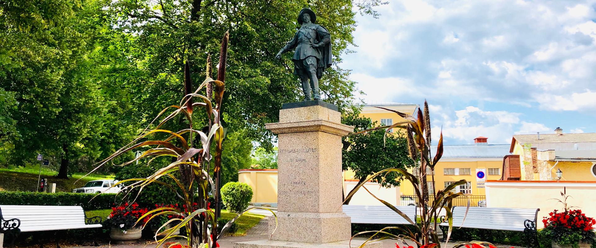 Gustav II Adolfi monument Tartu Ülikooli taga