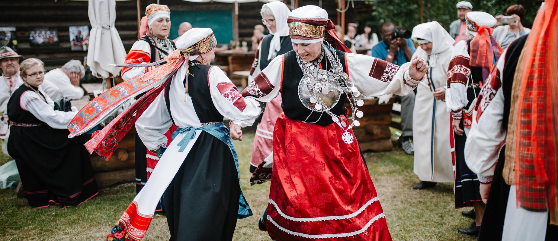 Seto Folk on festivaali, jossa musiikin ja luonnon yhteistoimesta syntyy elämyksiä ja inspiraatiota. Se on festivaali, joka tuo yhteen matkailusta ja 