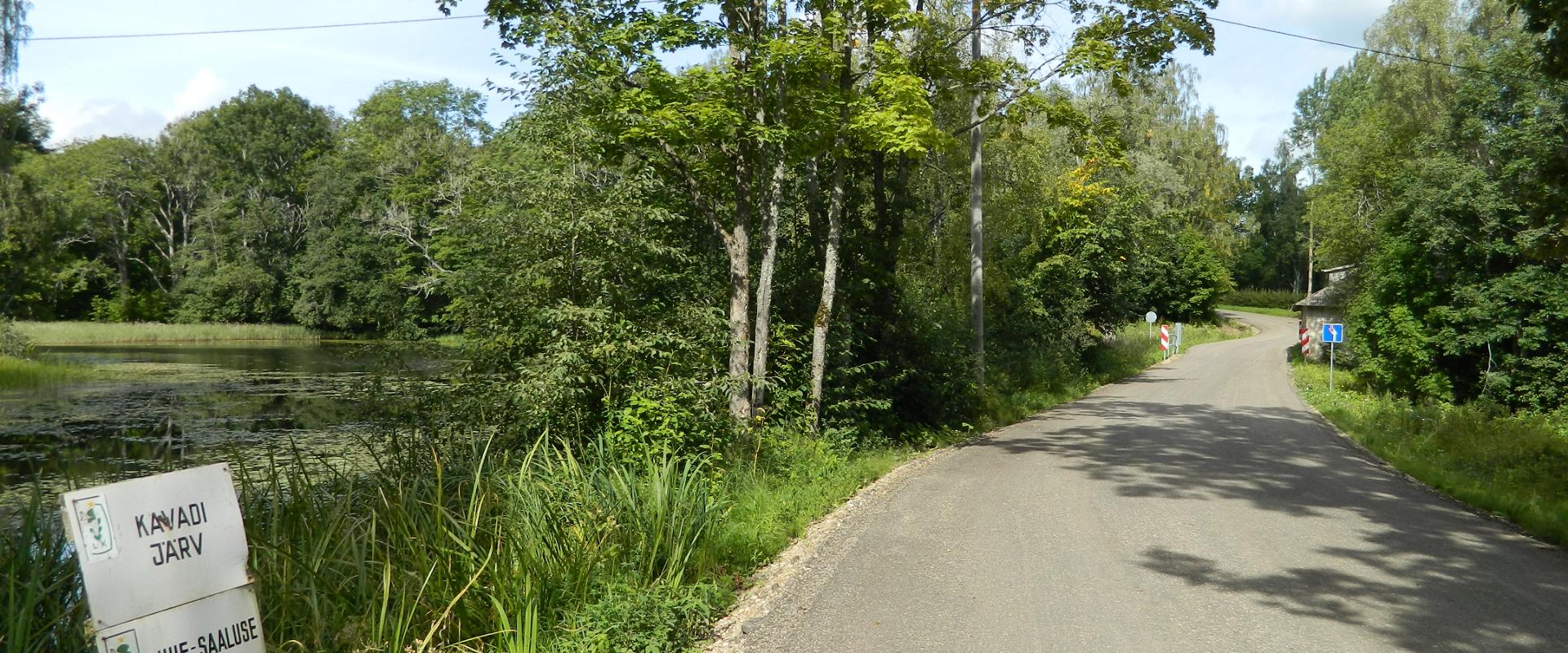 Hiking trail around Lake Kavadi