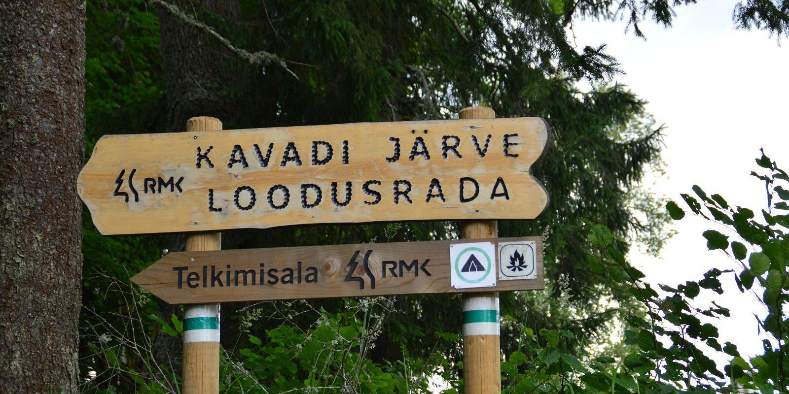 Hiking trail around Lake Kavadi