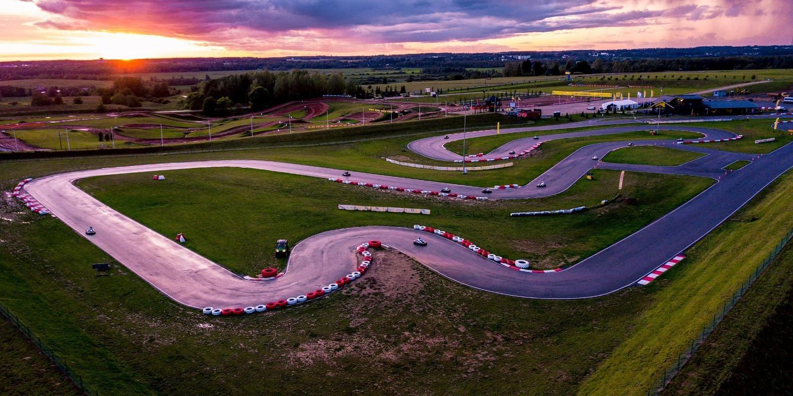 Die Kartbahn Lange ist die längste in Südestland. Mit natürlichen Steigungen und Abfahrten ist sie 1015 m lang und 9 m breit. Deshalb können auf der B