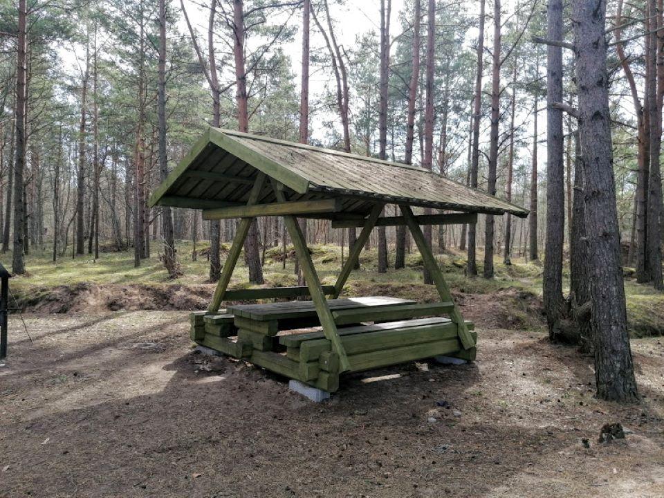 Kalkklippe von Leetse, Strand und Zeltplatz