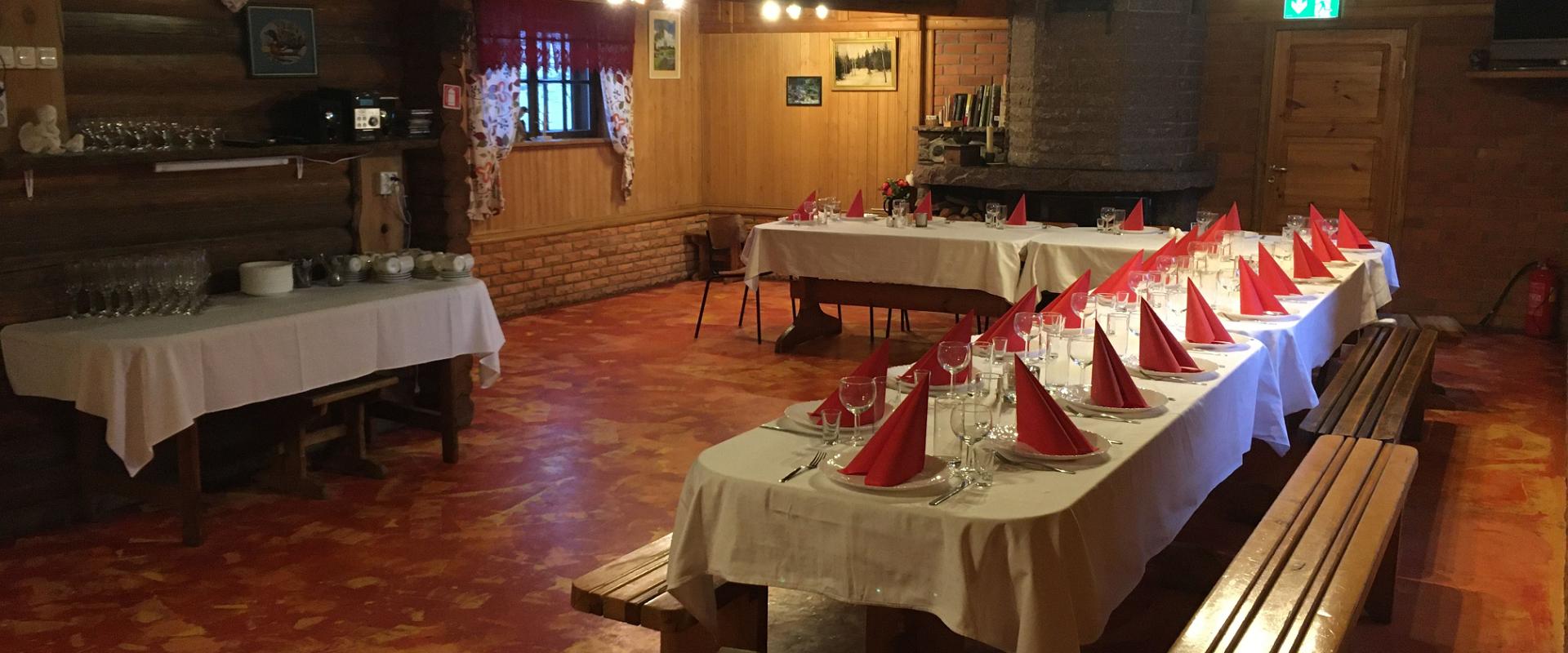 Nakatu turismitalu kaminasaal