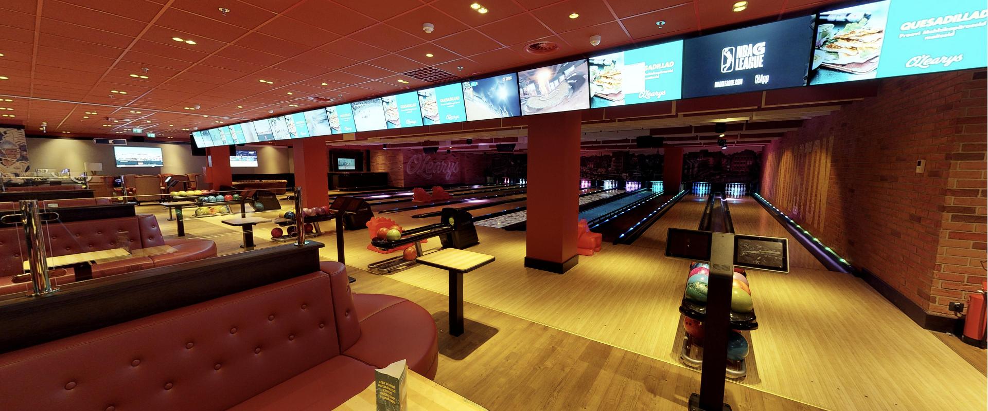 Bowling at the O’Learys Entertainment Centre in Kristiine Centre