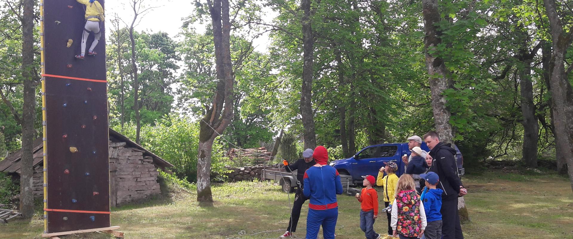 Sāremā piedzīvojumu parks "Hallikivi"