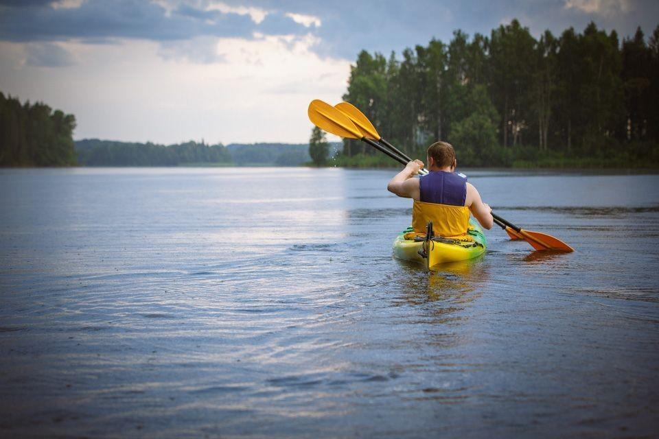 Paddelbootwanderungen auf dem See Pühajärv